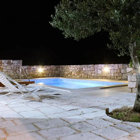 펜션 In With Private Swimming Pool, Be Inside Or Outside *